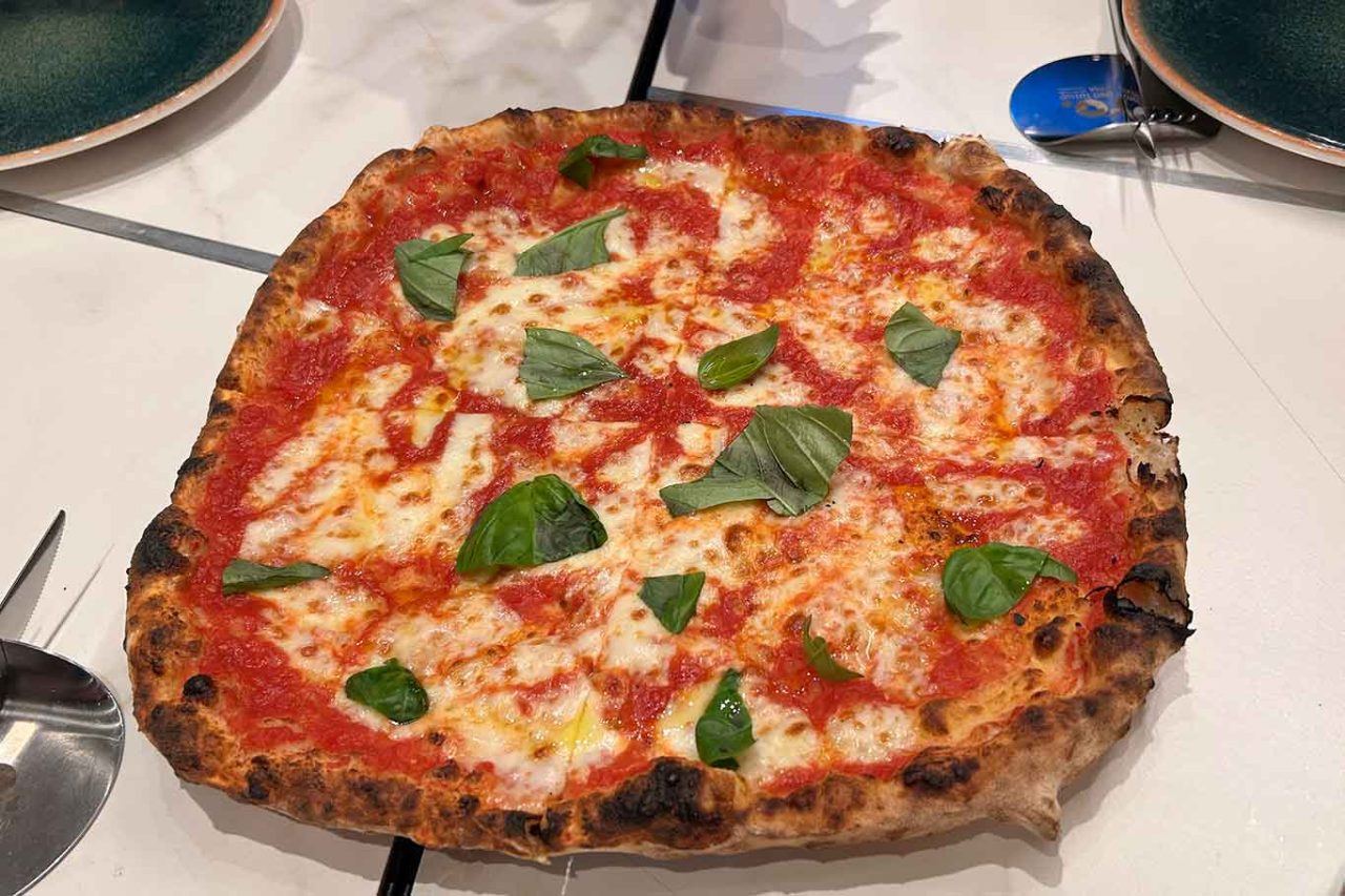 la pizza Margherita della pizzeria Bro di Napoli al Campionato 2025