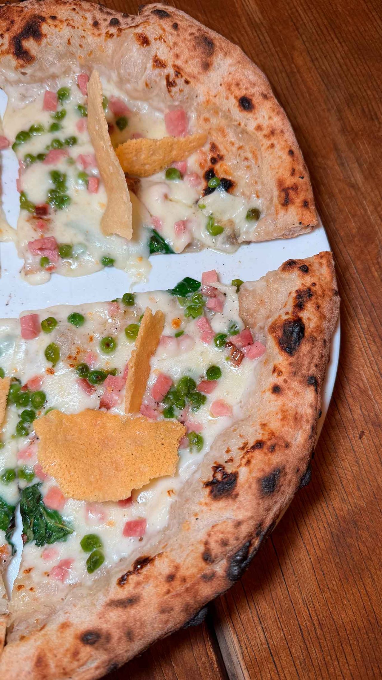 la pizza come una frittatina della pizzeria Die' Gustibus a Baronissi nella tappa del Campionato 2025