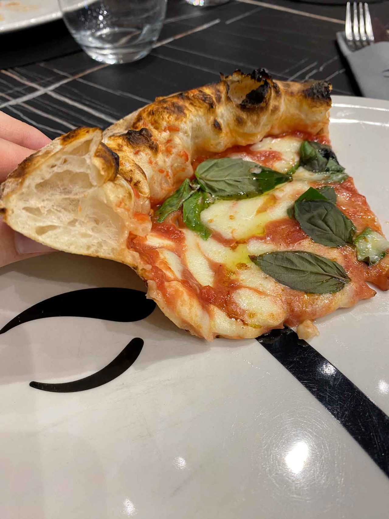 la pizza margherita di Giuseppe Bove alla pizzeria Il Segreto di Pulcinella a Montesarchio