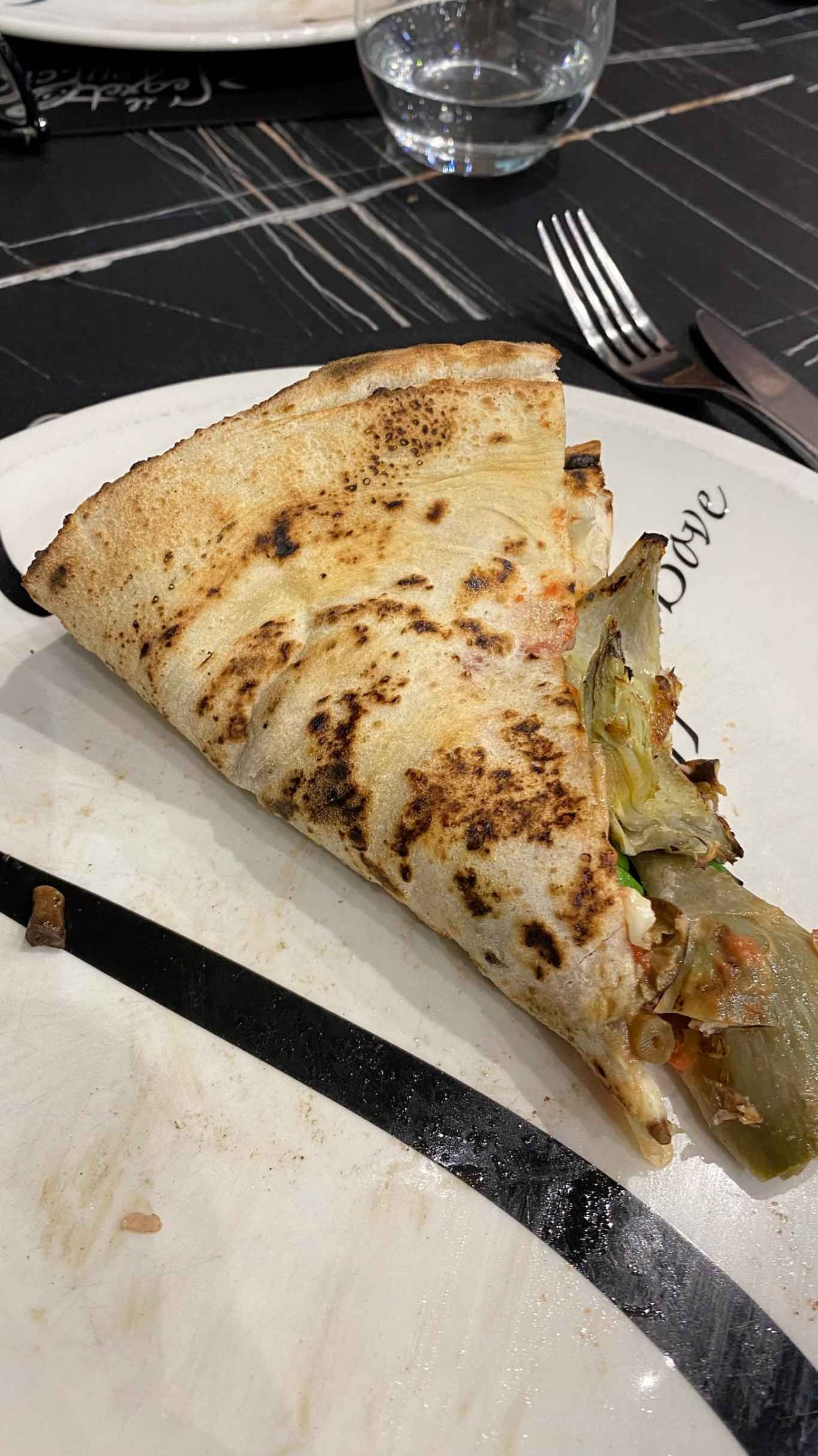 la cottura della pizza capricciosa di Giuseppe Bove alla pizzeria Il Segreto di Pulcinella a Montesarchio