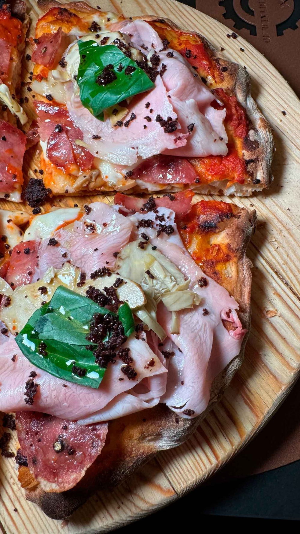 la pizza Capricciosa secondo Mario della pizzeria Officina della Pizza a Sarno