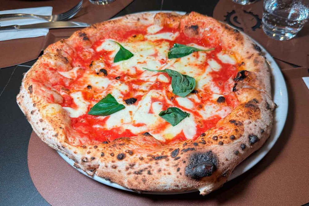 la pizza margherita della pizzeria Officina della Pizza a Sarno