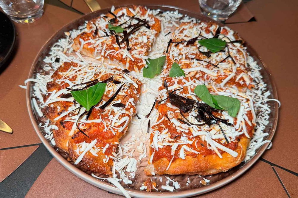 la pizza parmigiana in 3 cotture della pizzeria Officina della Pizza a Sarno