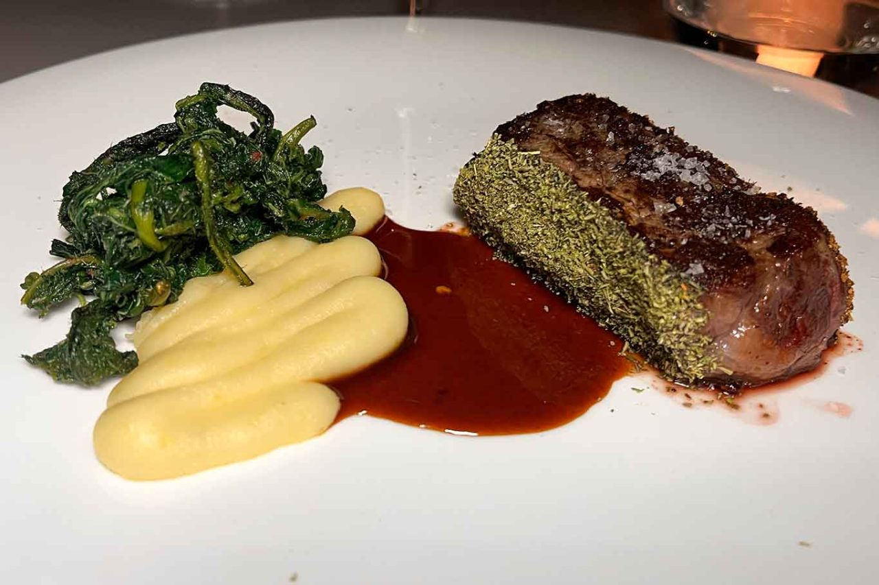 il filetto del ristorante Il Vizio sulla terrazza dell'hotel Sina Bernini Bristol a Roma