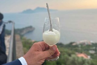 Scatti da un matrimonio bollente: firma per levare la giacca