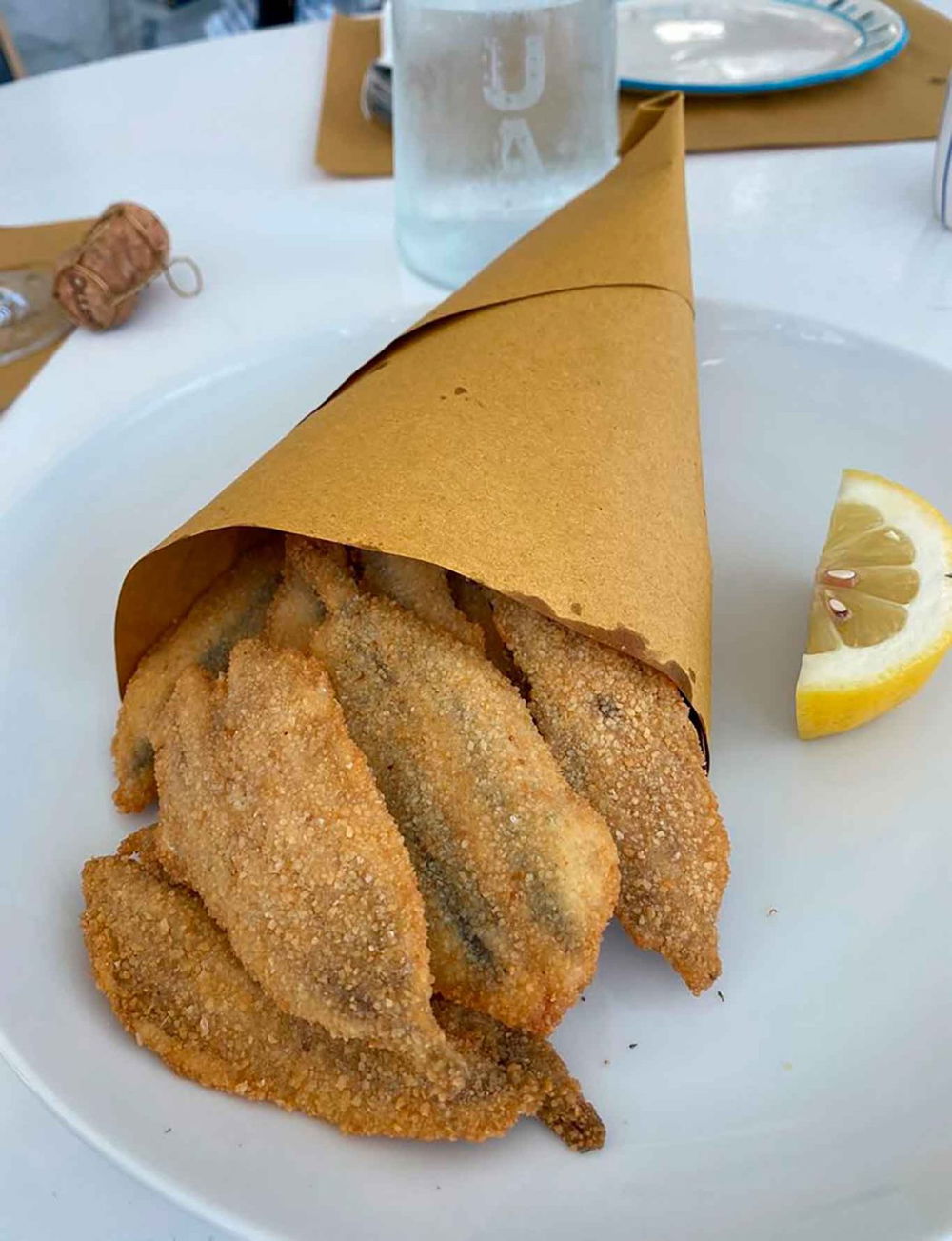 le alici impanate e fritte della trattoria di pesce Bagni Sillo sul mare di Sori in Liguria