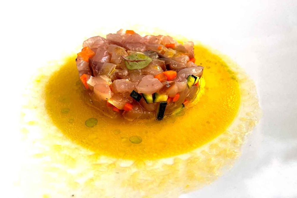il ceviche di ricciola di Bazzano Beach, stabilimento e ristorante a Sperlonga