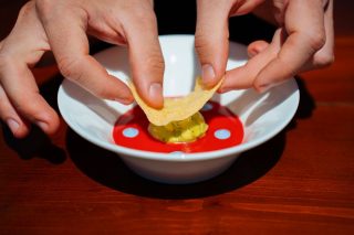 Gazpacho con fragole, pesto di avocado, crescenza di anacardi