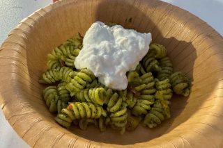 Fusilli al pesto di basilico e filacce di fiordilatte in panna, la ricetta
