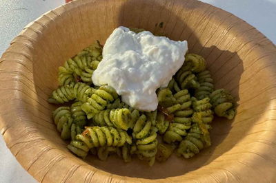 Fusilli al pesto di basilico e filacce di fiordilatte in panna, la ricetta