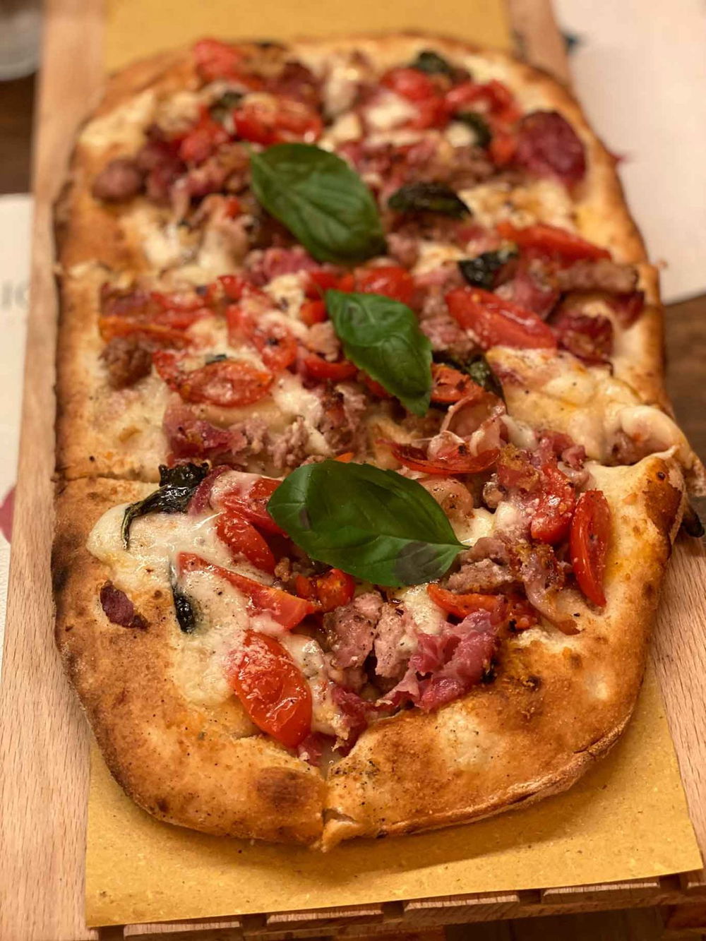 la pizza in pala della pizzeria Casa Giglio ad Acerra