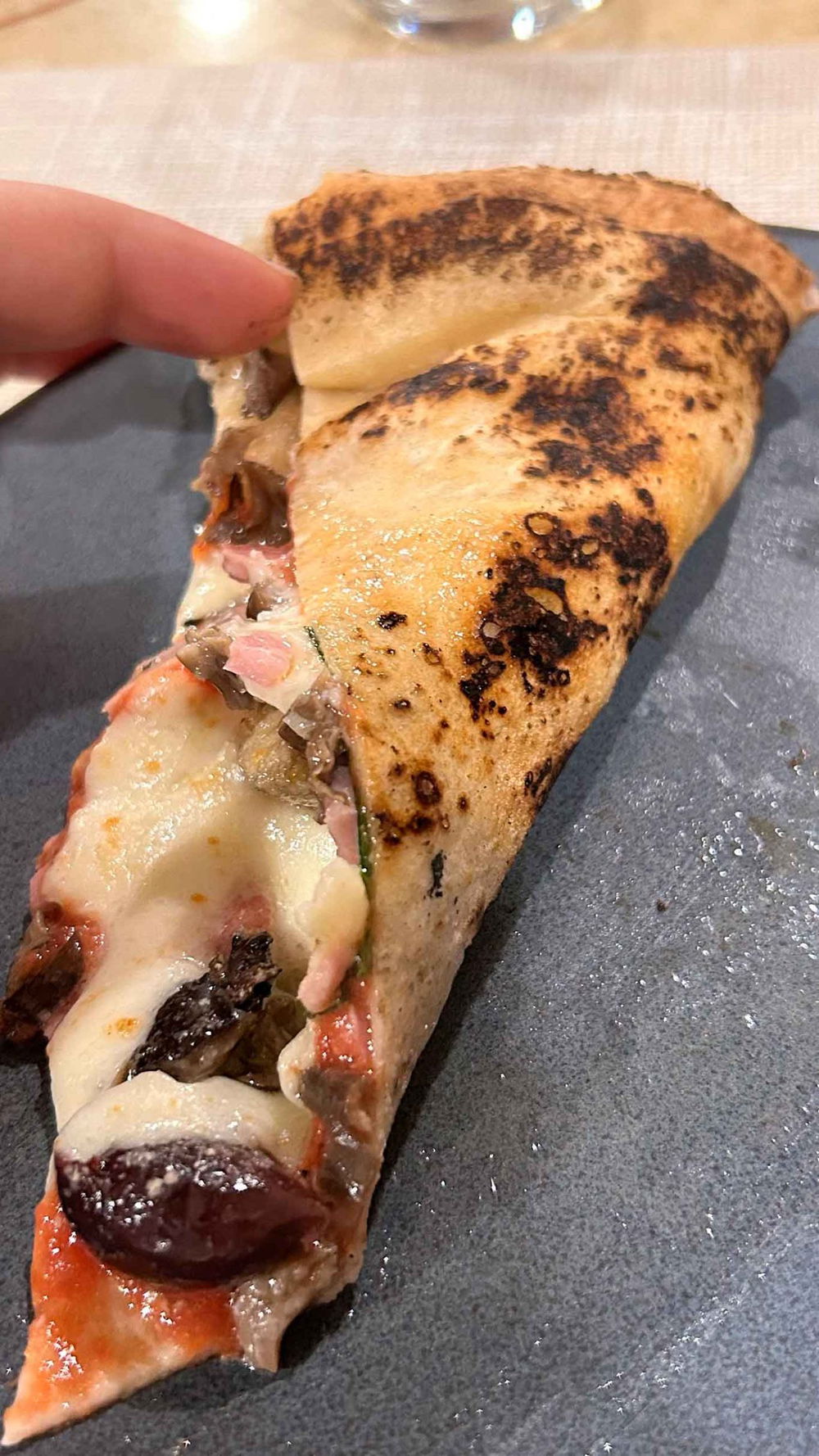 la cottura della pizza capricciosa della pizzeria La Notizia di Napoli alla prova del Campionato 2025