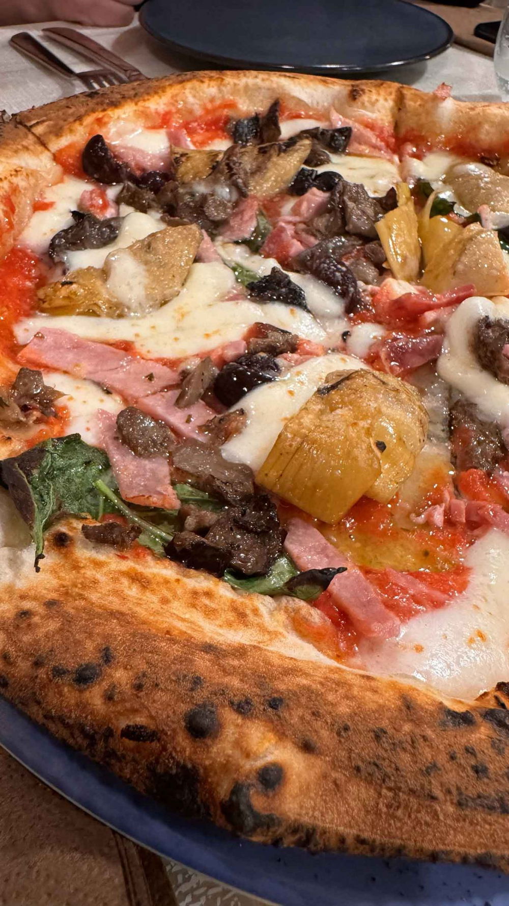 la pizza capricciosa della pizzeria La Notizia di Napoli alla prova del Campionato 2025 della pizzeria La Notizia di Napoli alla prova del Campionato 2025