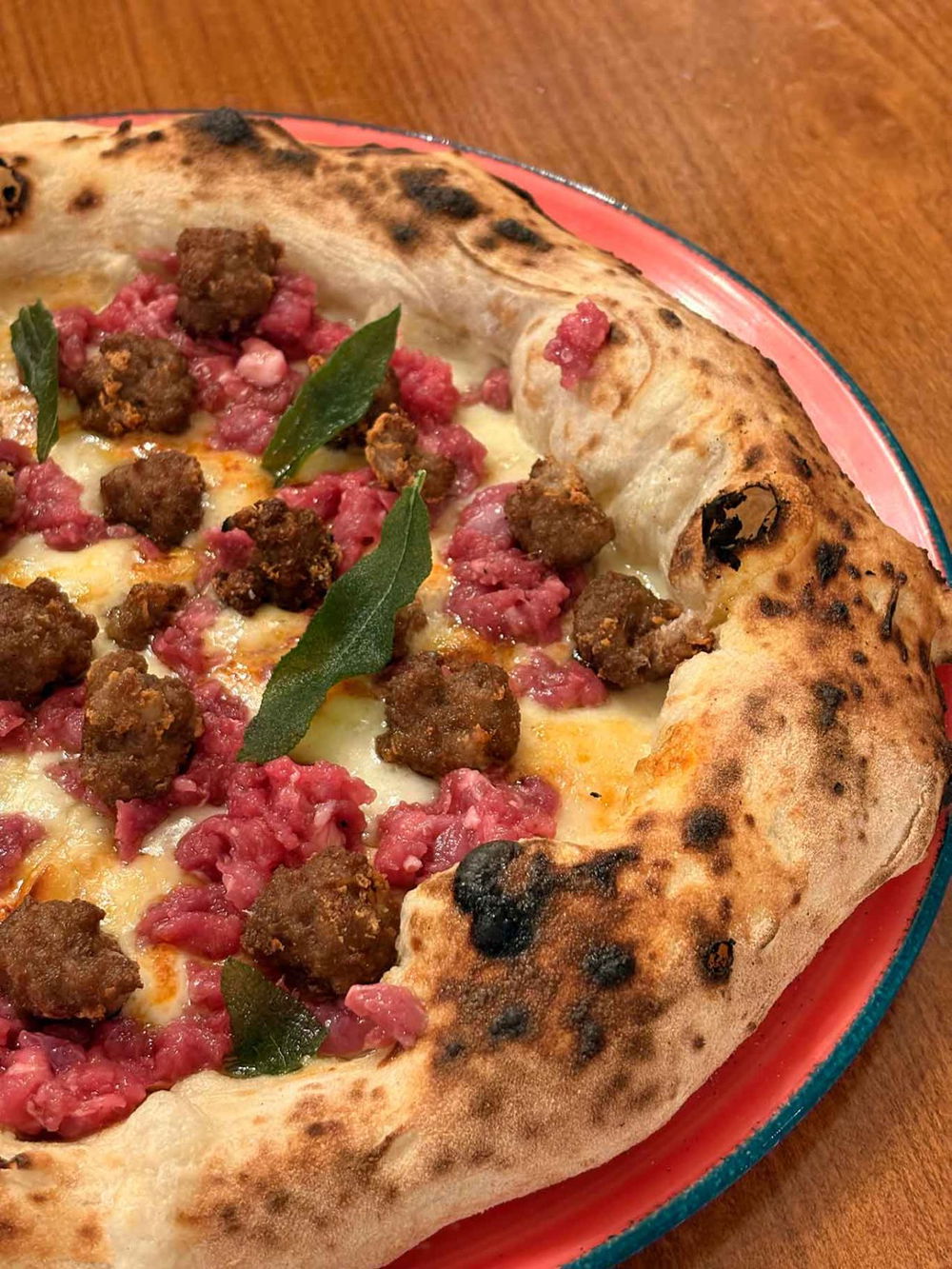 la pizza con capra e agnello della pizzeria Le Grotticelle a Caggiano al Campionato