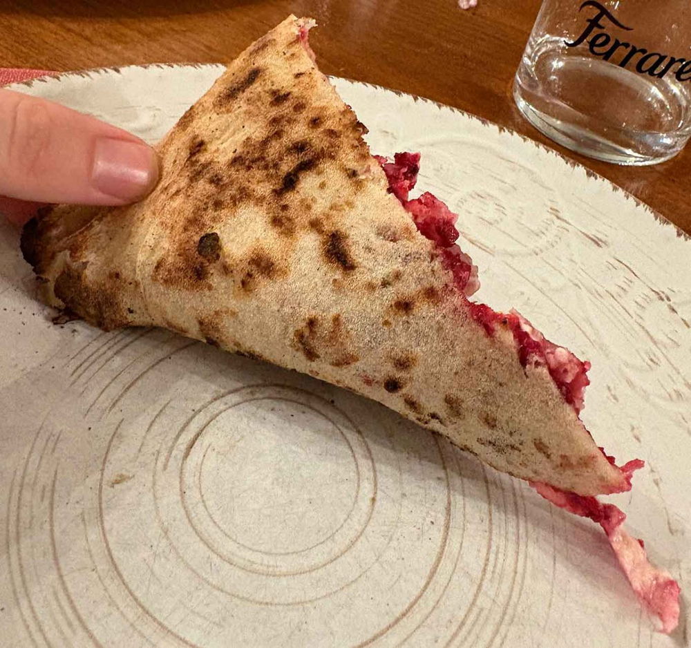 la cottura della pizza Rapa Rossa della pizzeria Le Grotticelle a Caggiano al Campionato