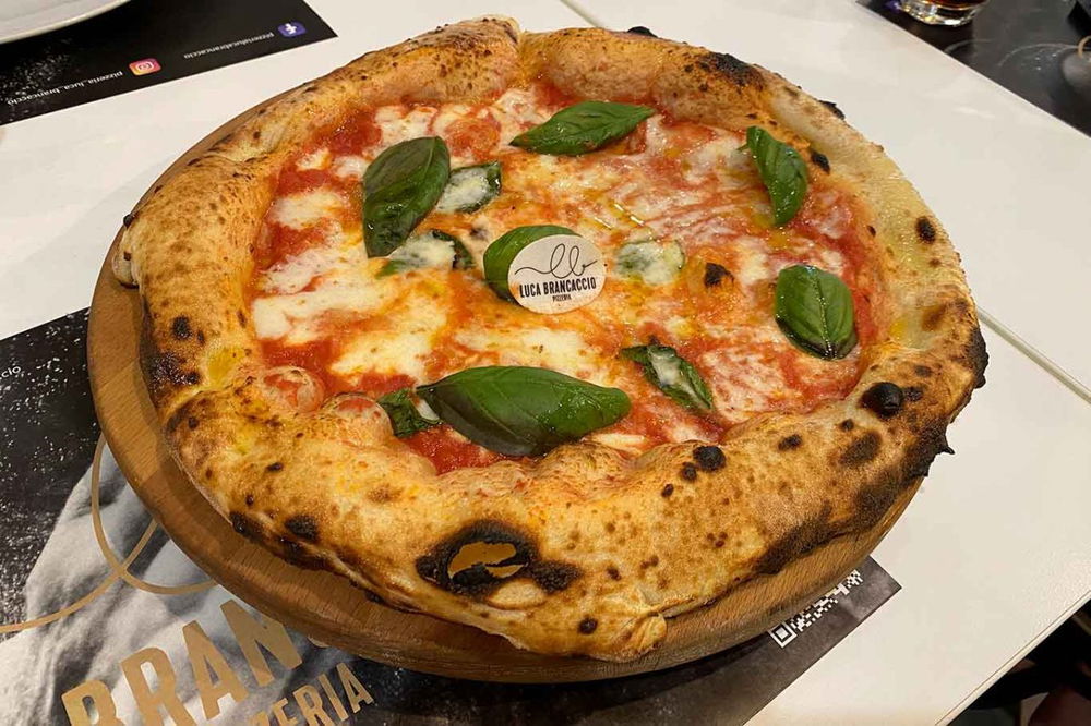 la pizza margherita della pizzeria Luca Brancaccio a Caserta per il Campionato 2025