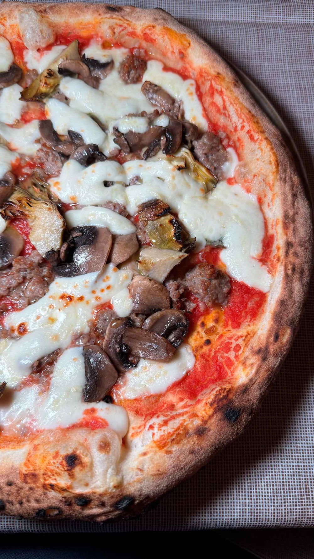 la pizza Capricciosa della pizzeria Resilienza a Salerno al Campionato della Pizza 2025