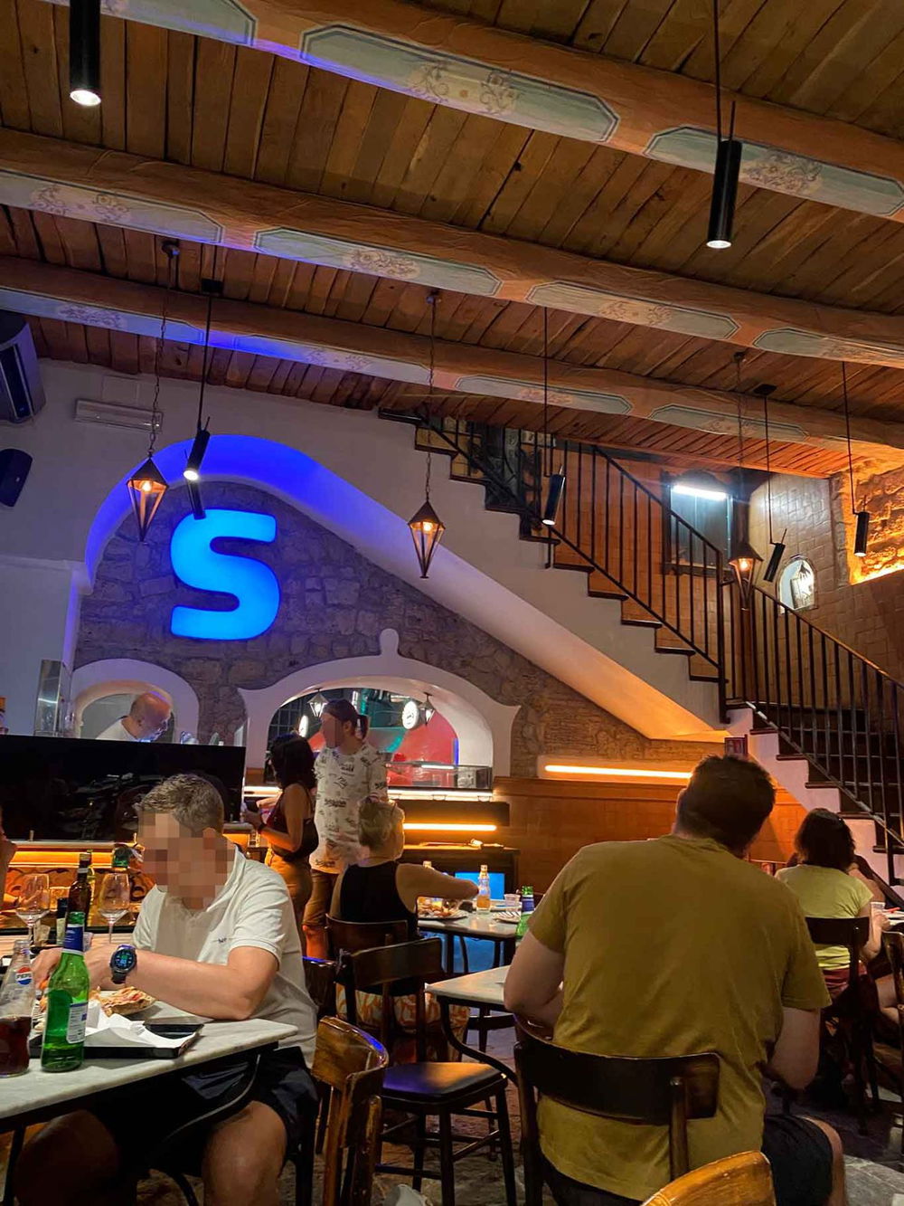 la sala della pizzeria Sorbillo ai Tribunali a Napoli