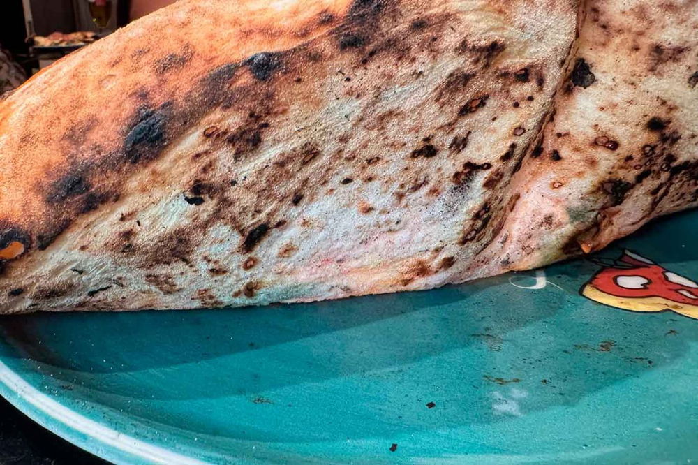 la cottura della pizza Margherita di Vincenzo Capuano al Campionato della Pizza 2025