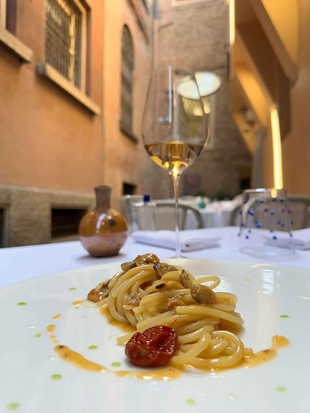 spaghettoni alle vongole del ristorante Benso a Bologna