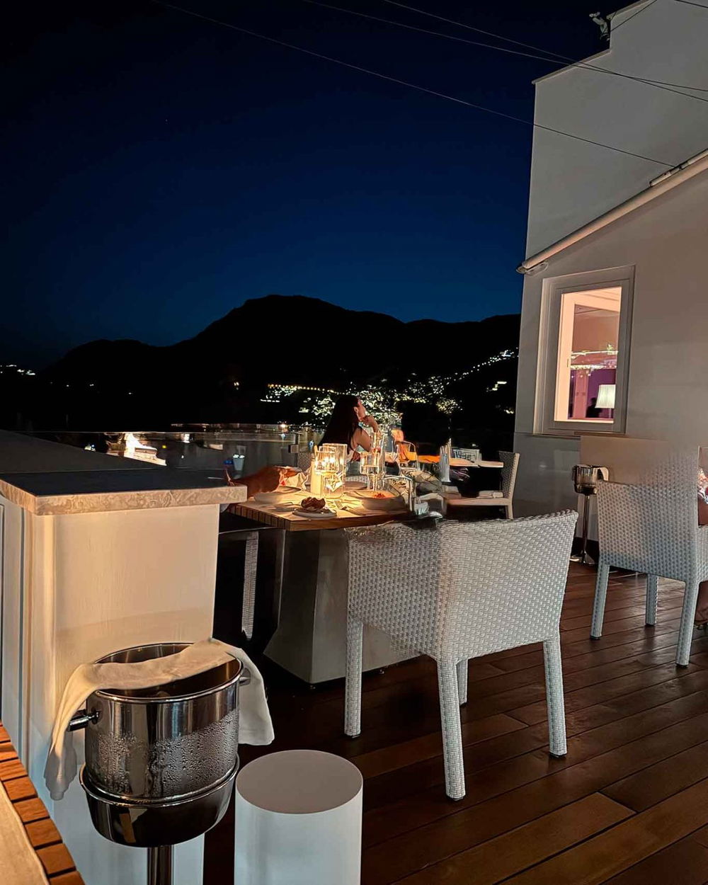 la terrazza del ristorante Un Piano Nel Cielo dell'hotel Casa Angelina a Praiano in Costiera Amalfitana