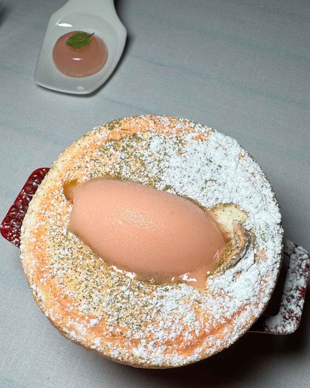 il soufflé dolce del ristorante Un Piano Nel Cielo dell'hotel Casa Angelina a Praiano in Costiera Amalfitana