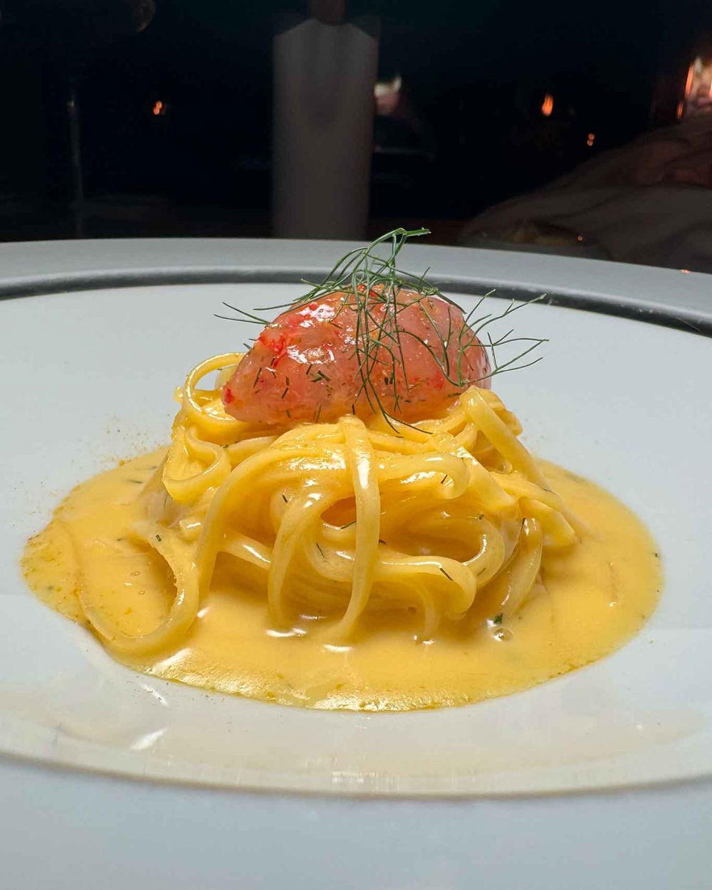 i tagliolini 36 tuorli con salsa al limone e gamberi del ristorante Un Piano Nel Cielo dell'hotel Casa Angelina a Praiano in Costiera Amalfitana