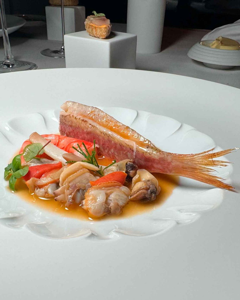 la triglia e i frutti di mare del ristorante Un Piano Nel Cielo dell'hotel Casa Angelina a Praiano in Costiera Amalfitana
