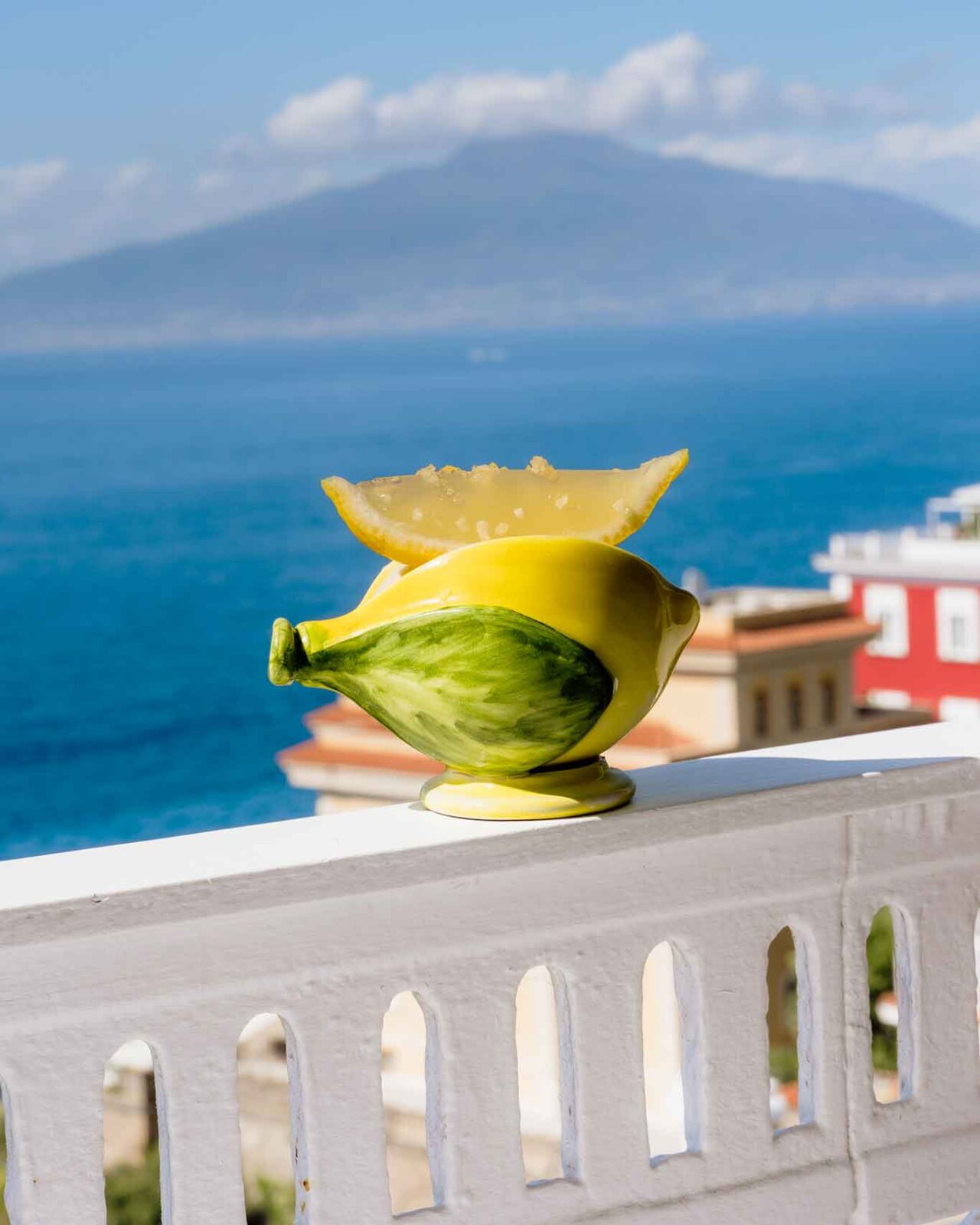 la limonata a cosce aperte del ristorante Vesuvio Panoramic dell'hotel Mediterraneo a Sant'Agnello
