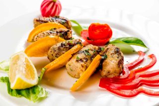 Involtini di pesce spada alla siciliana, ricetta classica alla brace