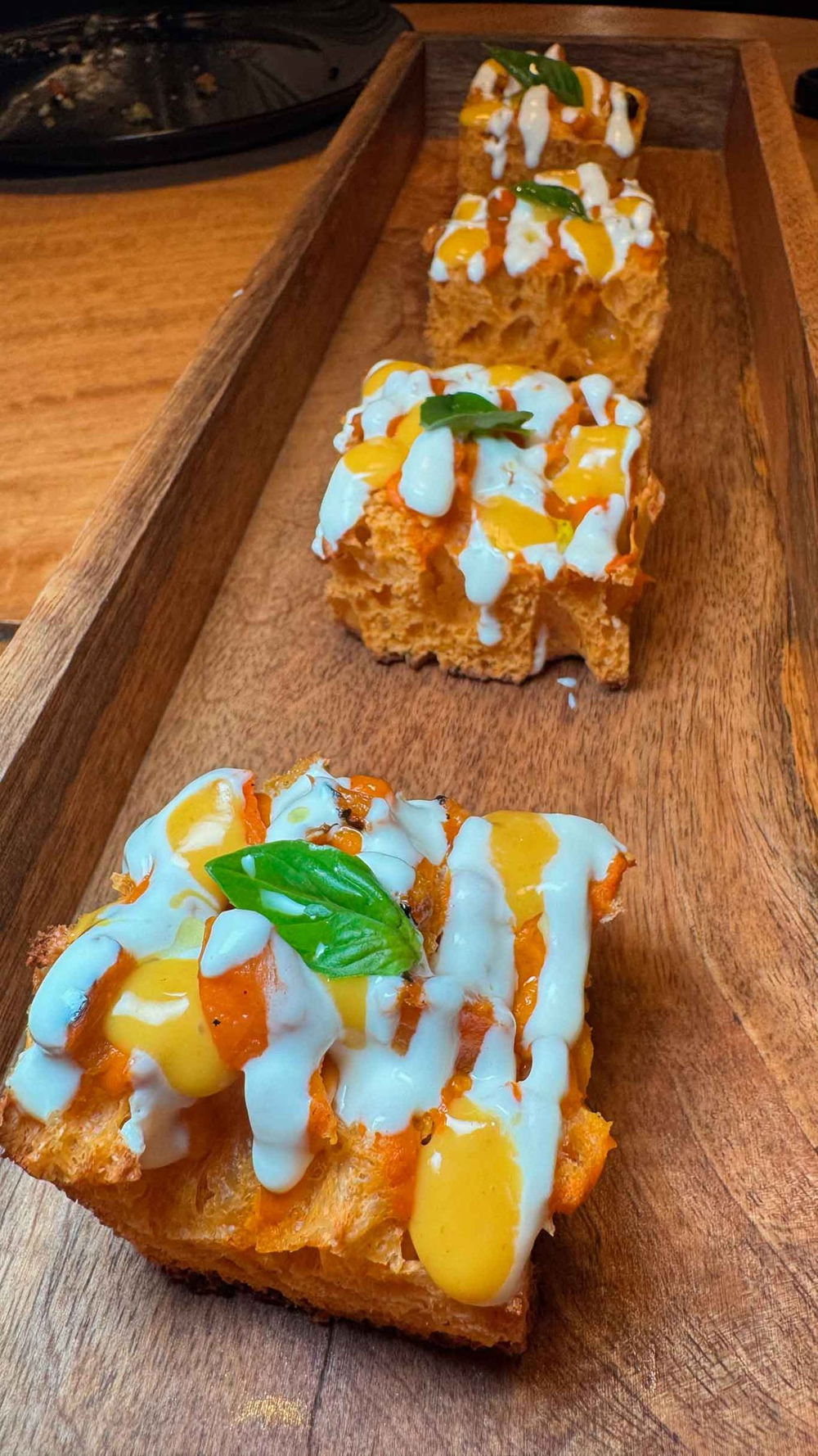 la focaccia alla paprika con carote e nduja della pizzeria Bob Alchimia a Spicchi a Montepaone Lido in Calabria