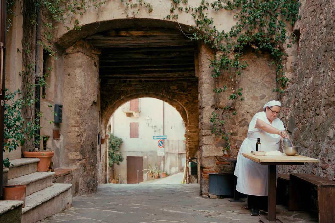 Valeria Piccini chef della cucina del ristorante Da Caiono
