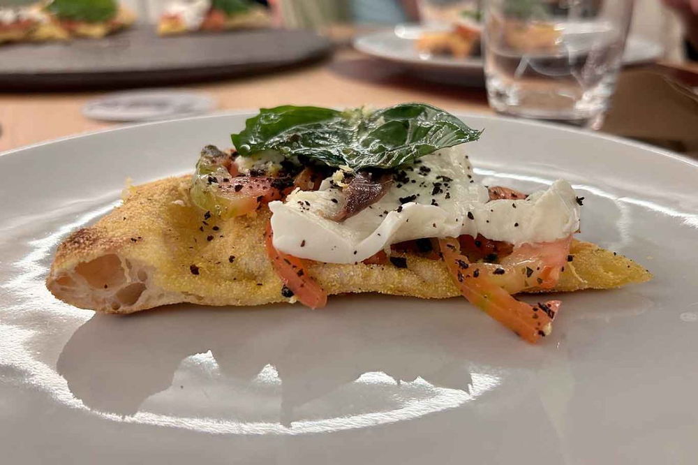 la pizza Viaggio Caprese della pizzeria La Bolla di Caserta nella sfida con Sasà Martucci