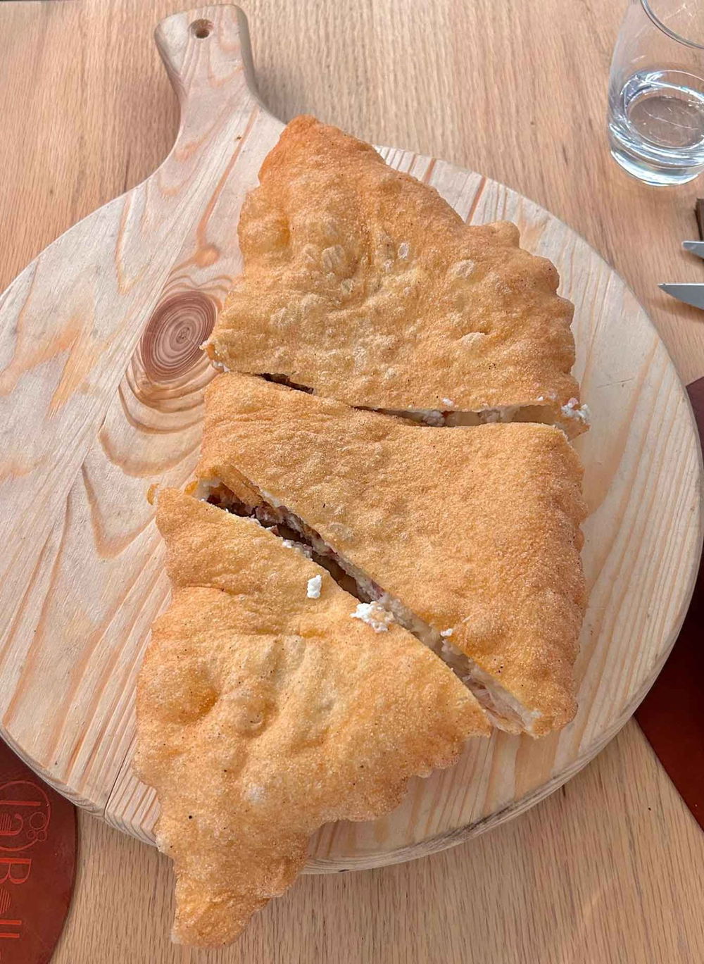 la pizza fritta Scugnizzo della pizzeria La Bolla di Caserta nella sfida con Sasà Martucci