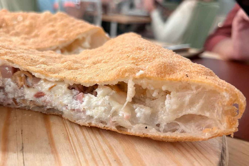 la pizza fritta della pizzeria La Bolla di Caserta nella sfida con Sasà Martucci