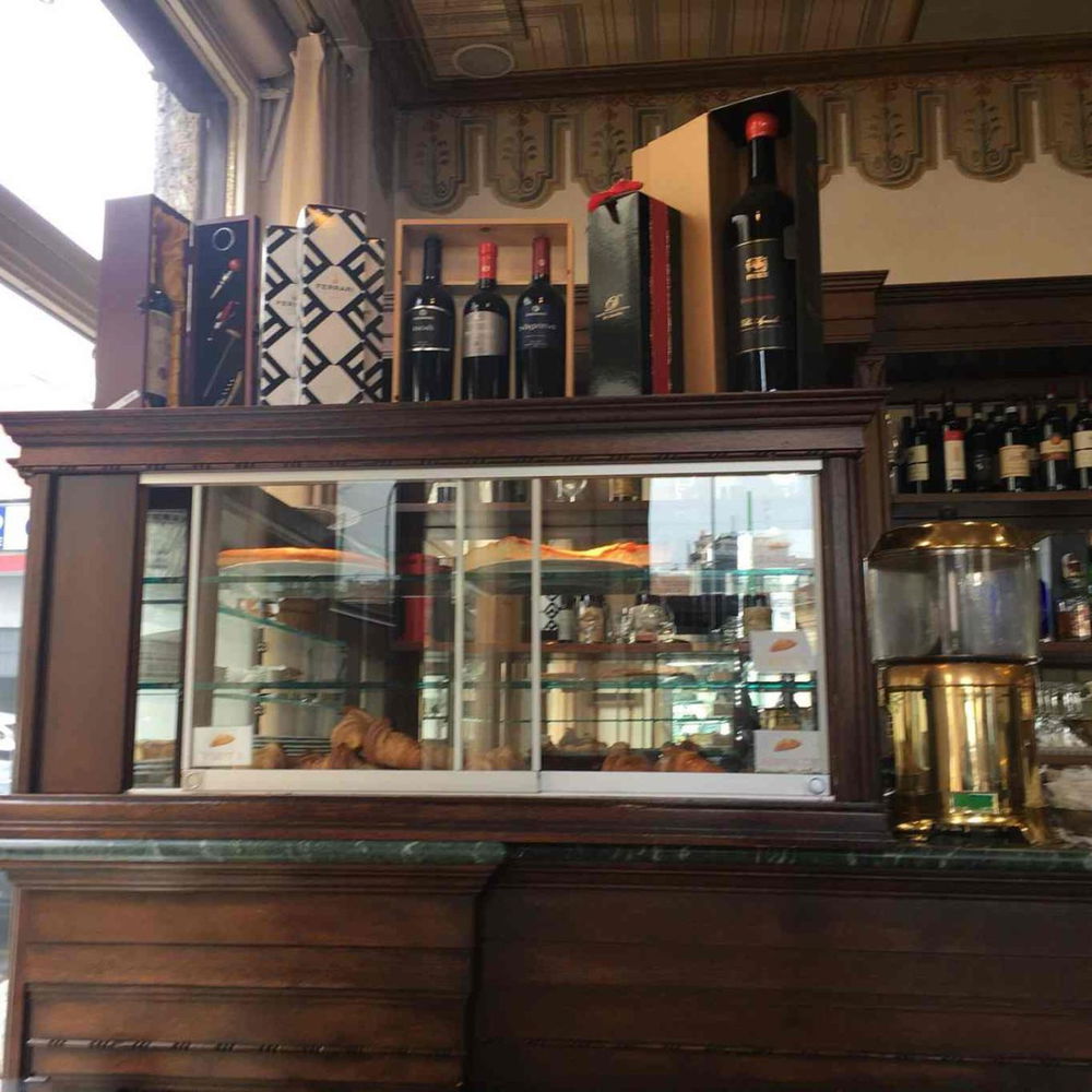 de cherubini caffetteria e pasticceria chiusa a milano