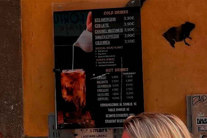 1 euro per sedersi al tavolino: polemica al bar pasticceria a Firenze
