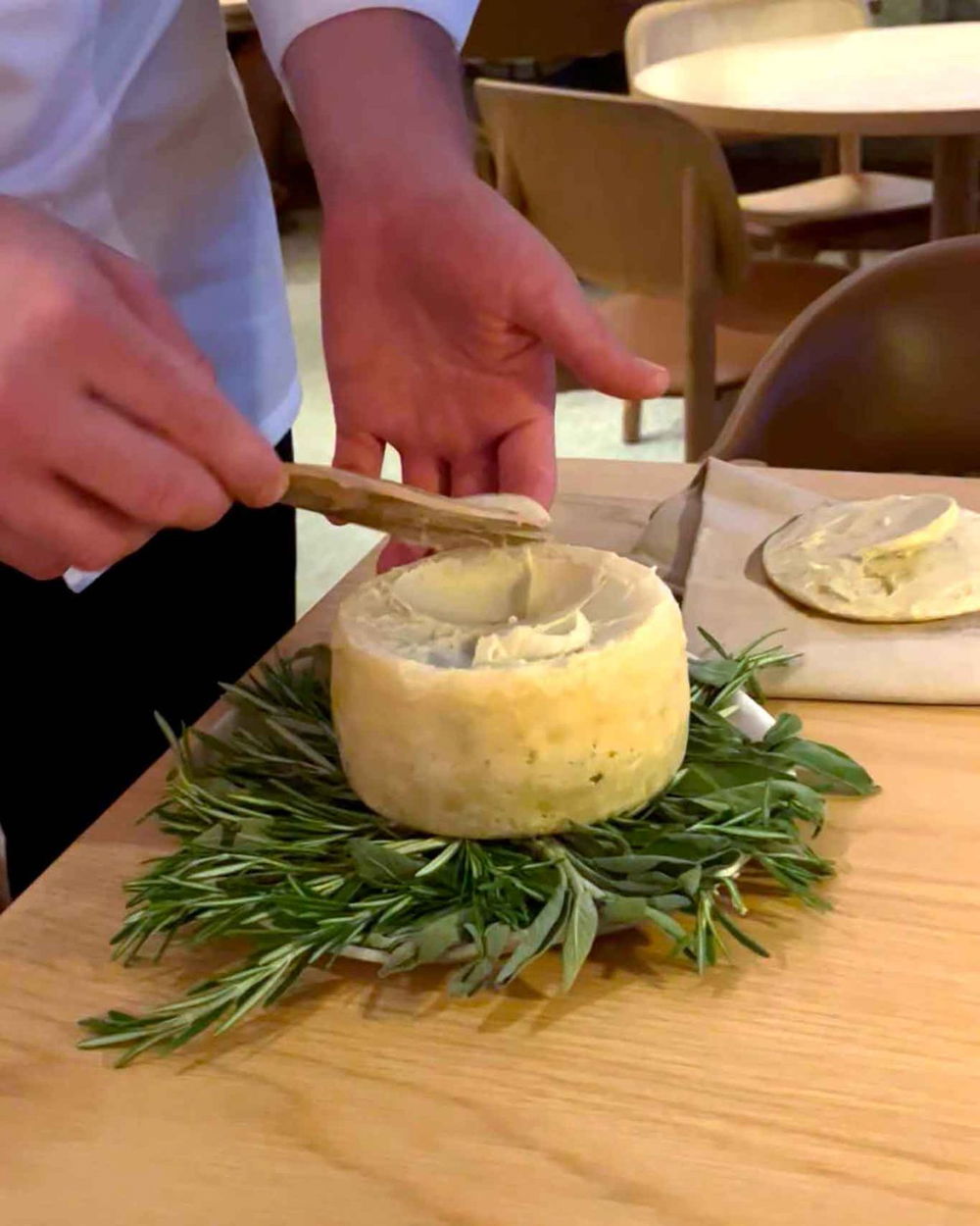 il casu marzu ma senza vermi del ristorante Finestra a Bonifacio in Corsica