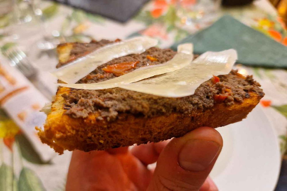 la bruschetta del ristorante Hostaria Croce d'Oro a Desenzano sul Garda 