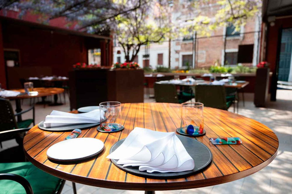 il giardino del ristorante Wistèria a Venezia