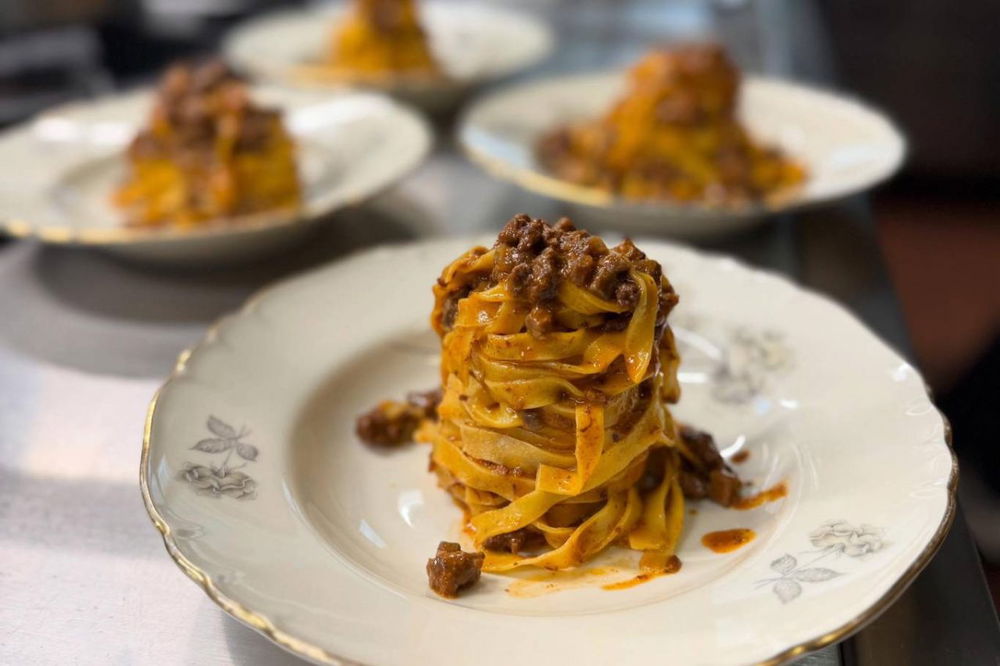 tagliatelle ragu al cambio ristorante bologna 