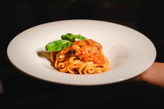 Tagliolini con il granchio e i pomodorini, ricetta perfetta in estate