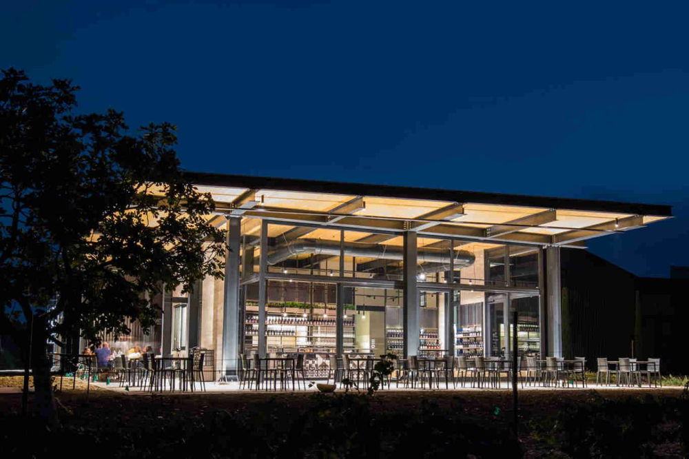 L'azienda  Enio Ottaviani offre anche un bel bistrot a ridosso delle vigne
