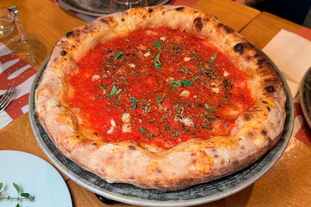 La pizza Marinara della pizzeria Gli Esposito a Salerno nella sfida con la pizzeria L'Ammaccata