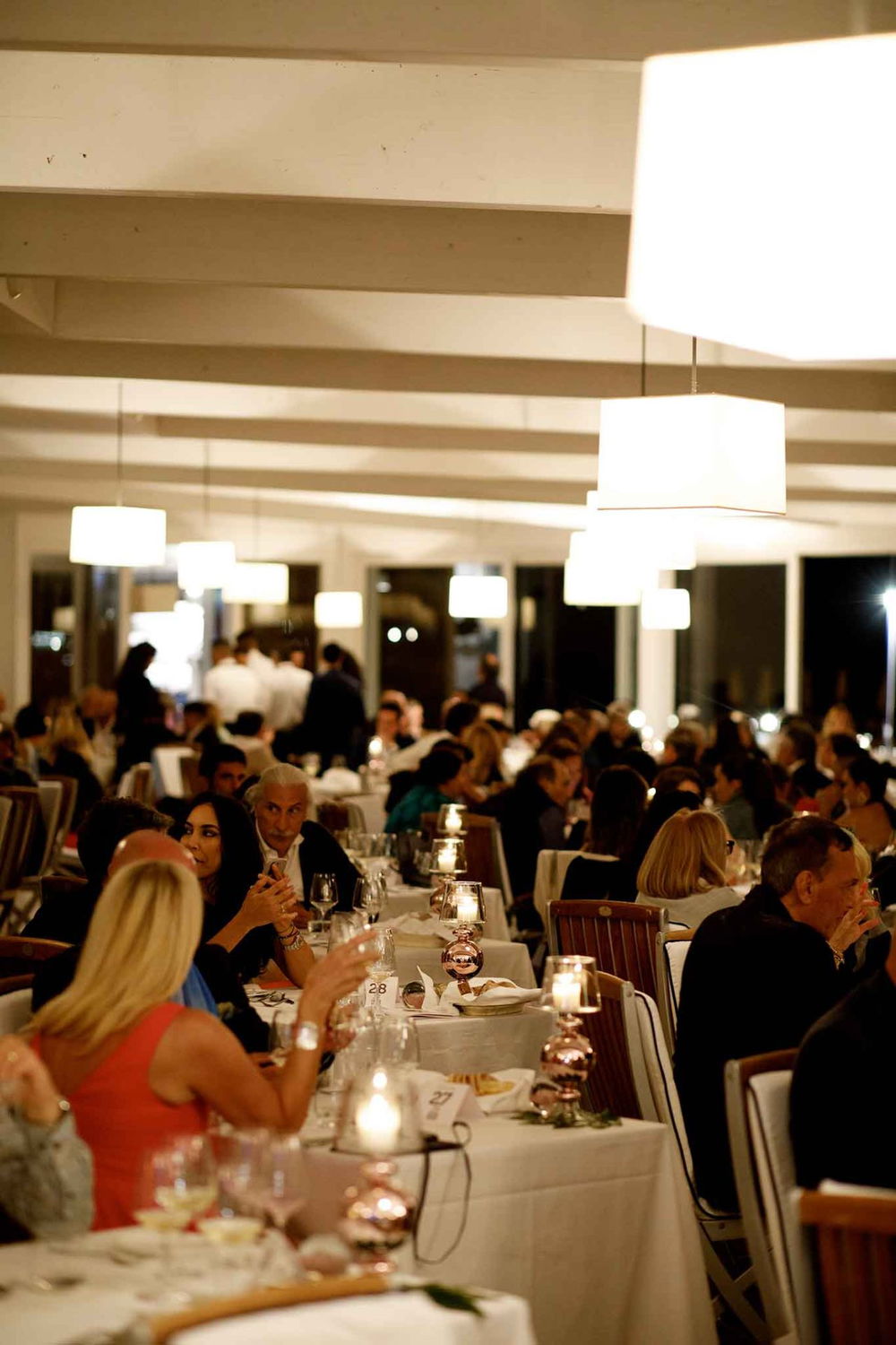 tavoli alla cena di gala di Ischia Safari 2025