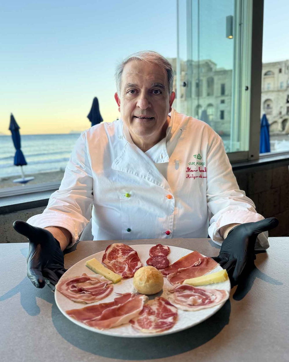 Mario Carrabs a Notte di Stelle 2025 a Palazzo Petrucci 