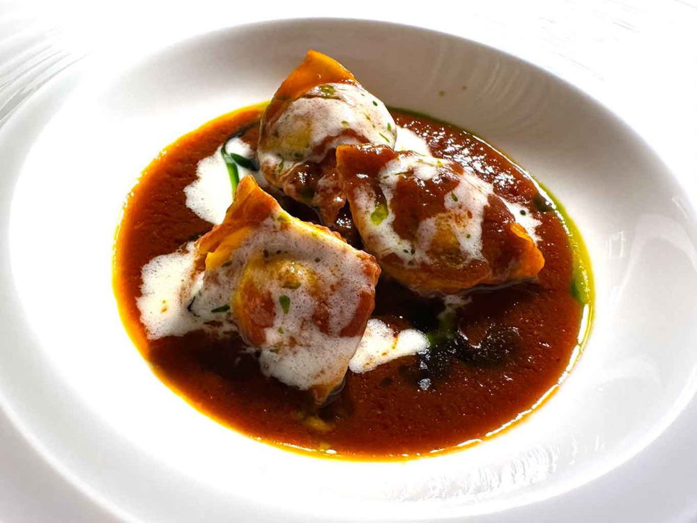 i ravioli di ragù napoletano del Quadri Bistrot a Milano
