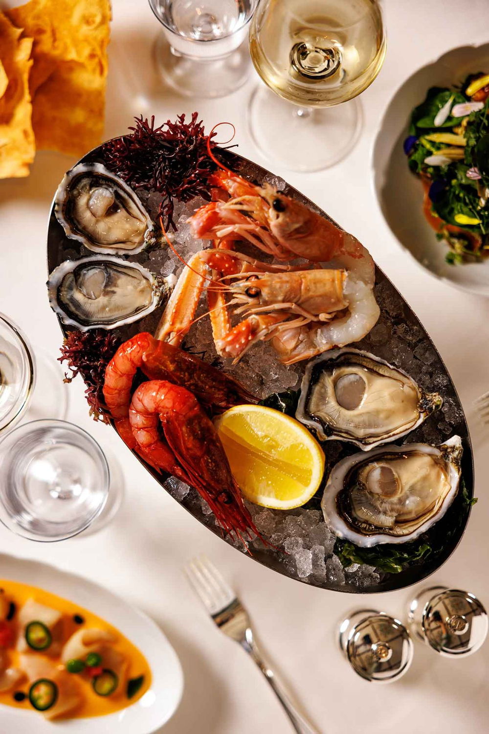 crudi di pesce e ostriche al The Wilde a Milano