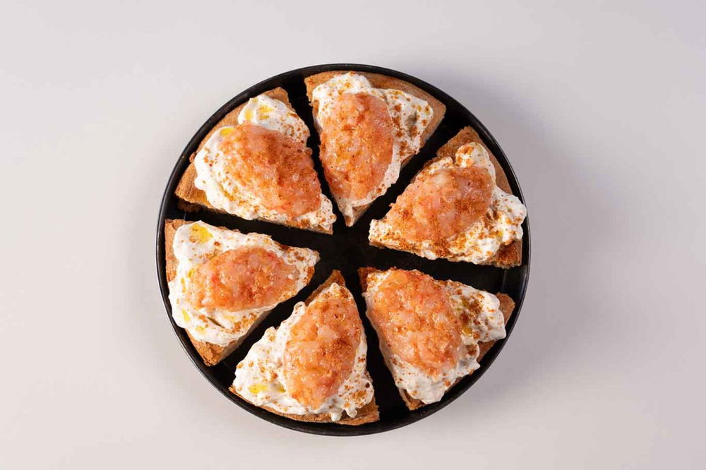 la pizza al padellino con stracciata e gamberi di Andrea Pizza Contemporanea a Perugia