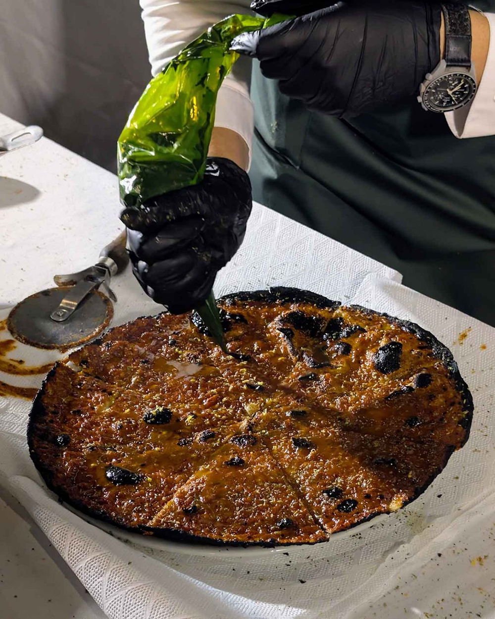 la pizza di Luca Pezzetta a Identità di Fuoco 2025, due serate con la brace da Massimo Bottura